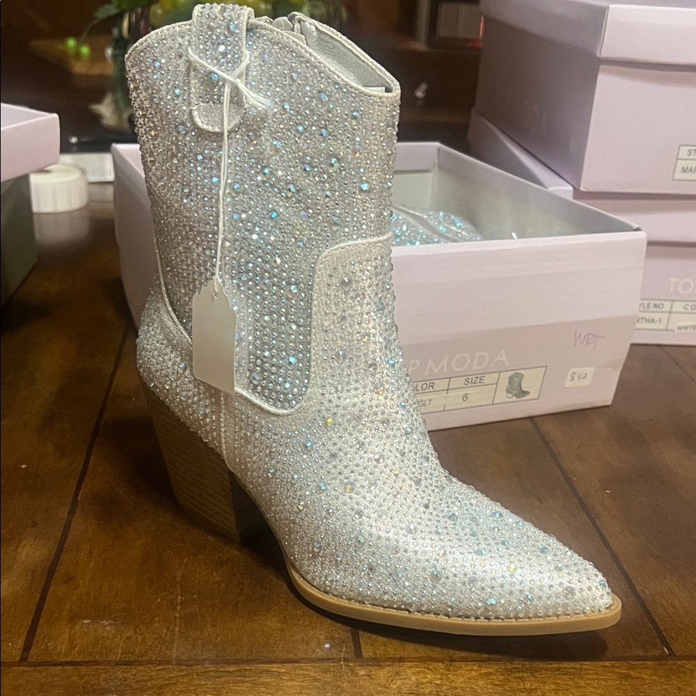 TOP Moda Women's Sparkling Heeled Boots - Silver